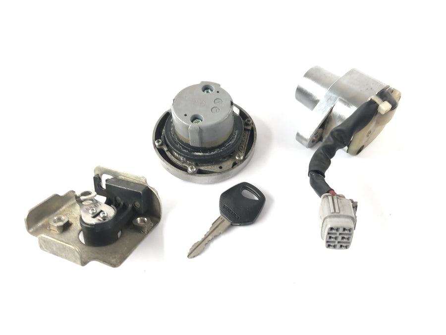Suzuki VZ 1500 WVCU [2011] - Kit de tampa do tanque do sistema de travamento da ignição