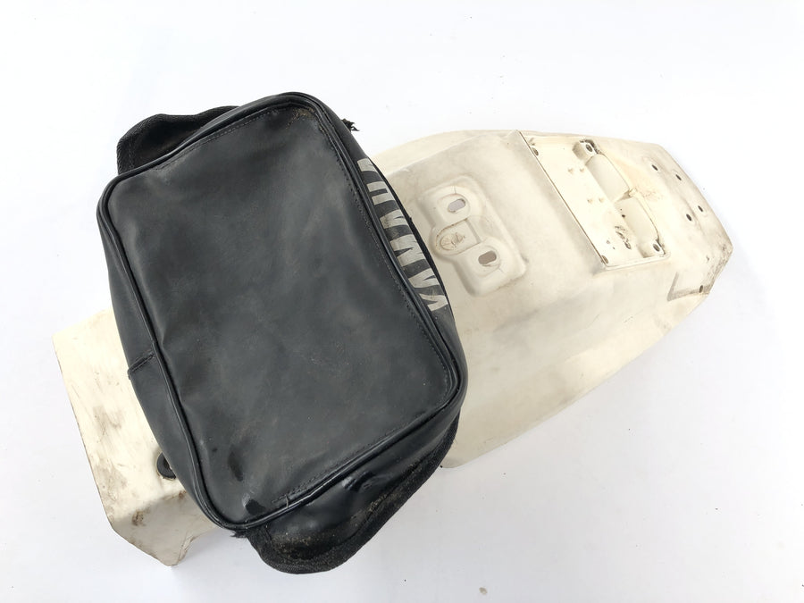 Yamaha TT 600 59X [1986] - traseira da asa Fagle com um bolso de ferramenta