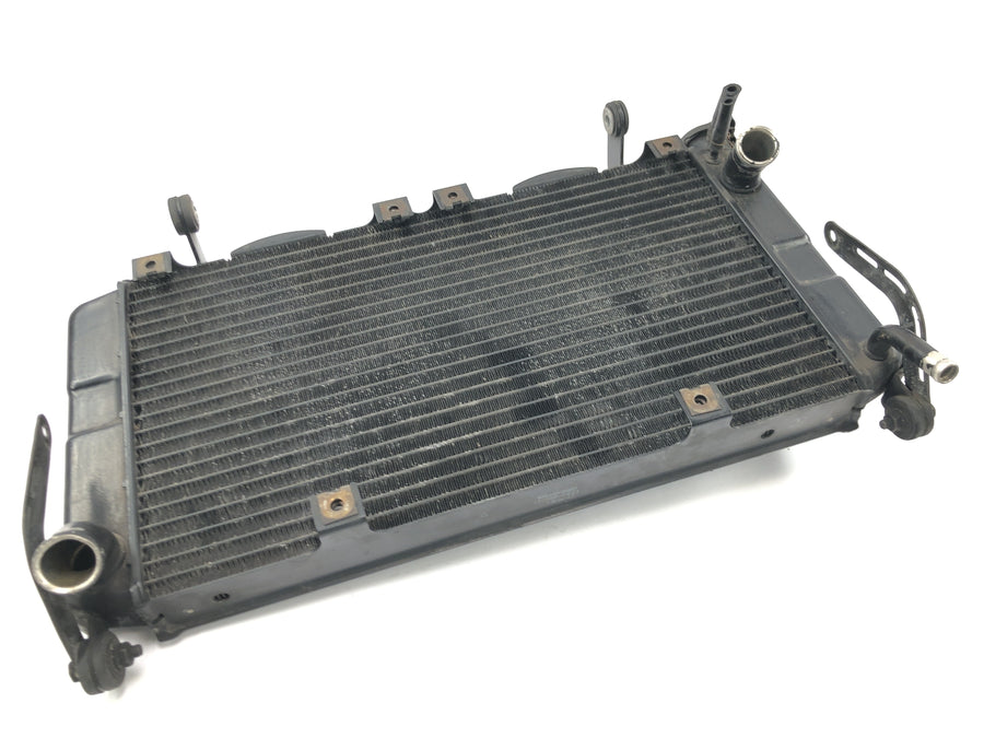Yamaha YZF 750 R 4HN [1995] - Sistema de refrigeração do radiador a água frontal do radiador