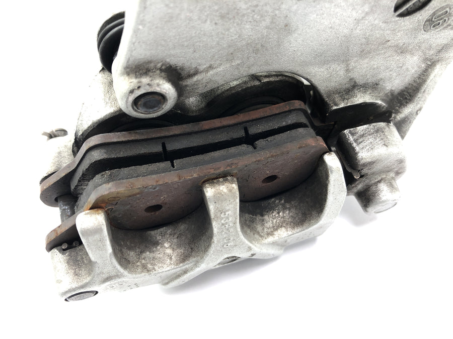 KTM 950 SM LC8 [2008] - pinça de freio na parte traseira com placa de ancoragem
