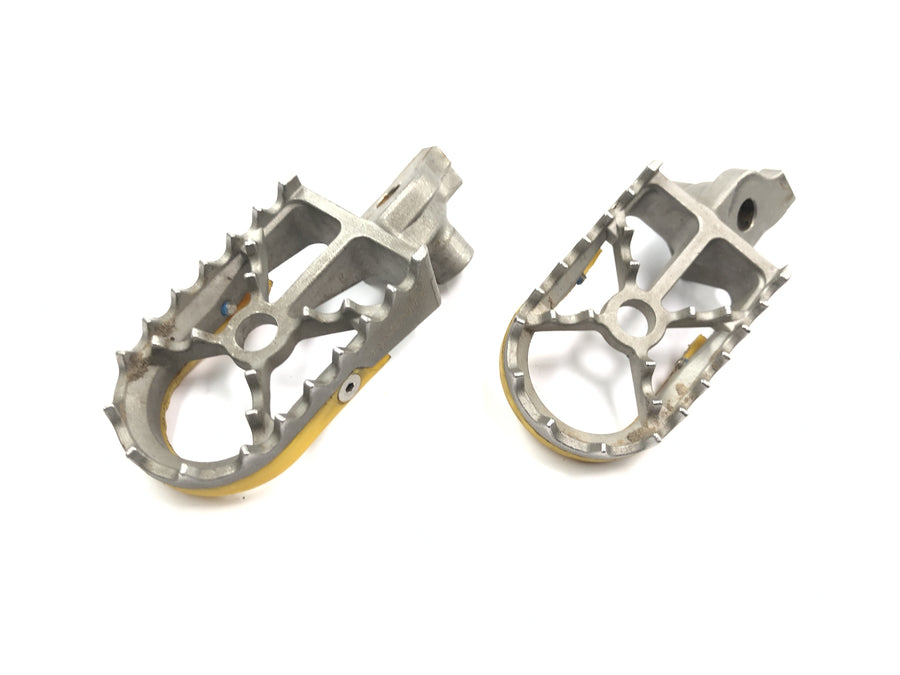 Suzuki RM Z 250 RJ41A [2007] - Apoios para os pés Par de apoios para os pés motorista alumínio