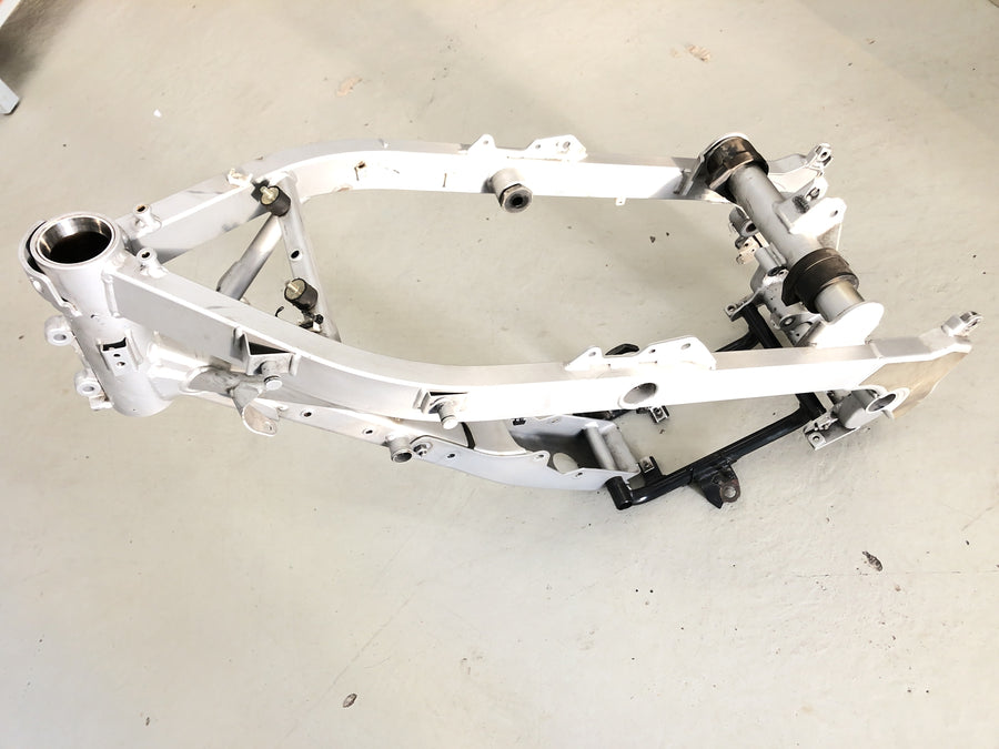BMW F 650 GS R13 [2002] - quadro com papéis