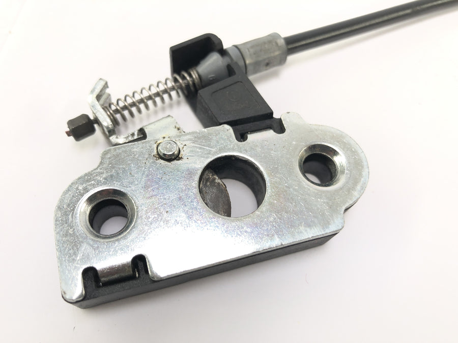 Husqvarna SM 630 A4 [2010] - Lock de assento com o trem Bowden