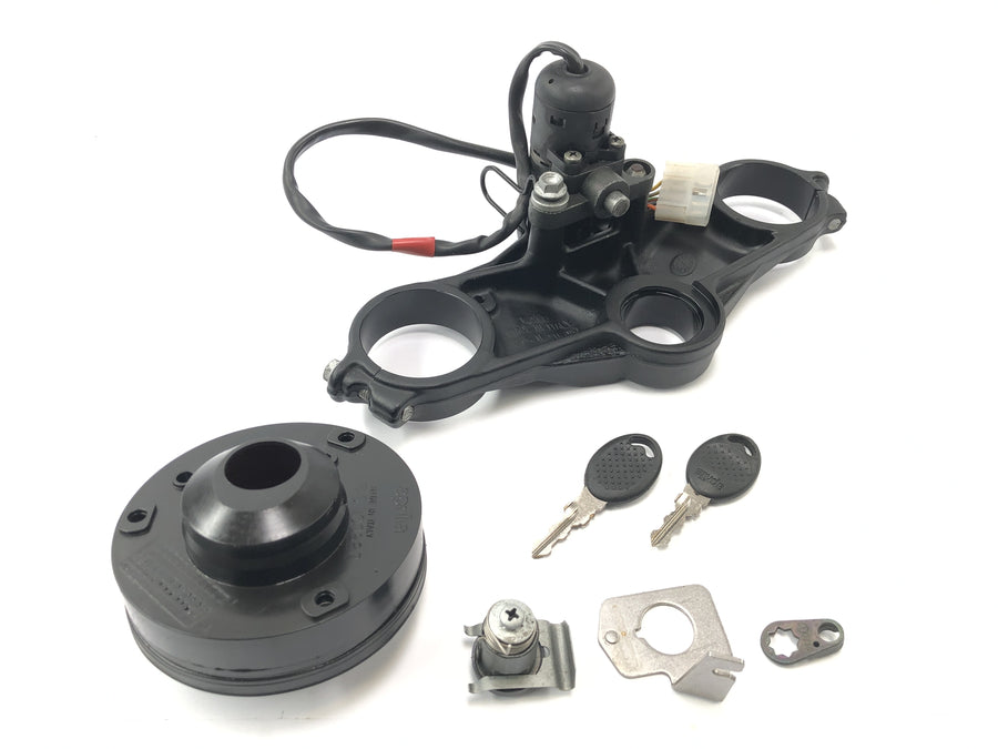 Aprilia RST 1000 FUTURA [2002] - Locksmith com o Fork Bridge acima do conjunto da tampa do tanque de bloqueio de ignição Conjunto de teclas