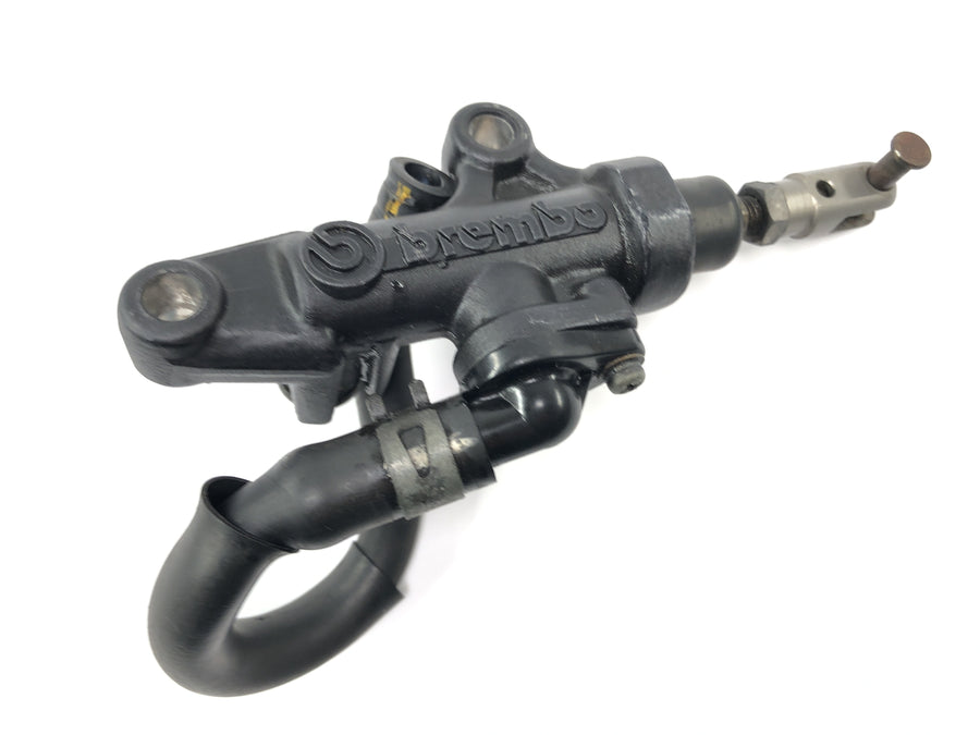 Yamaha YZF R1 RN09 [2003] - Bomba de freio atrás