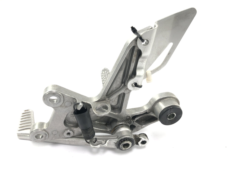 Honda CBR 1000 RR SC59 [2008] - Sistema de apoio para os pés direito com pedal de freio, apoio para os pés do motorista, apoio para os pés