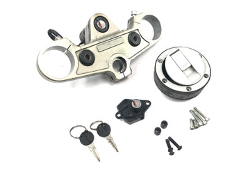 Moto Guzzi V10 Centauro [1998] - Conjunto de fechadura de ignição com ponte garfo na parte superior da tampa do tanque