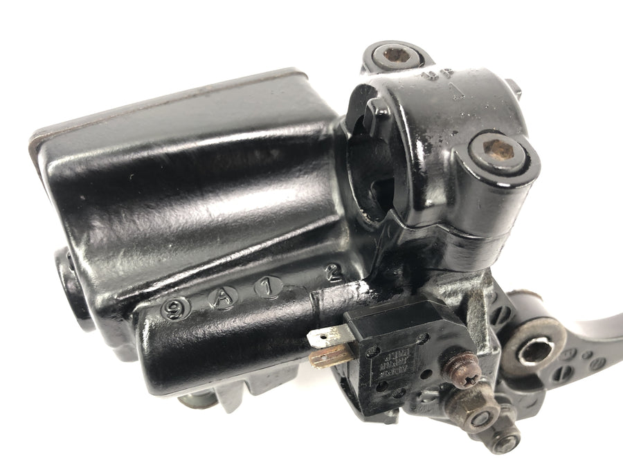 Kawasaki ZX -10 ZXT00B [1990] - Bomba de freio na bomba de freio de mão dianteira com alça de freio