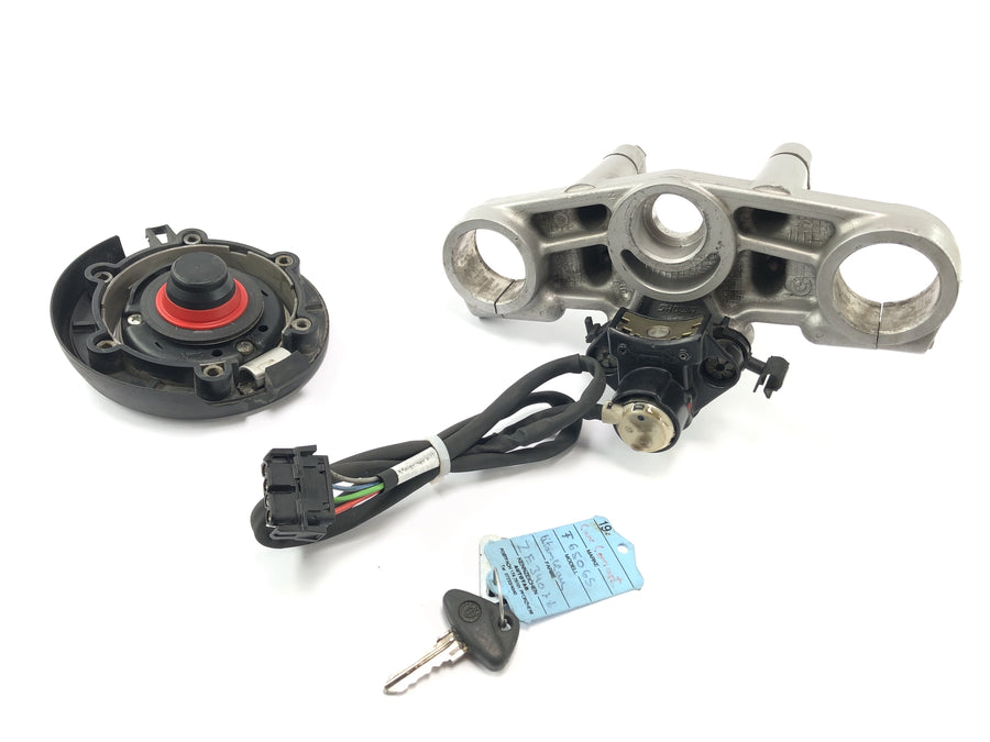 BMW F 650 GS R13 [2002] - Locksmith com o Fork Bridge na trava de ignição do tanque superior