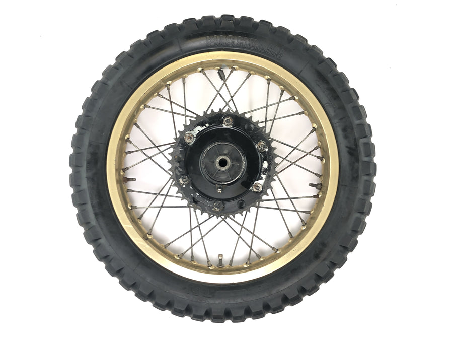 Yamaha XT 500 1U6 [1981] - Roda traseira com raios dourados 1,85 x 18" com freio a tambor