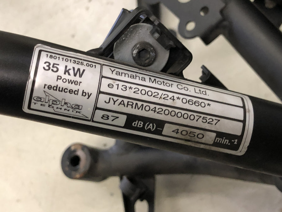 Yamaha MT07 RM04 [2014] - Moldura com papéis