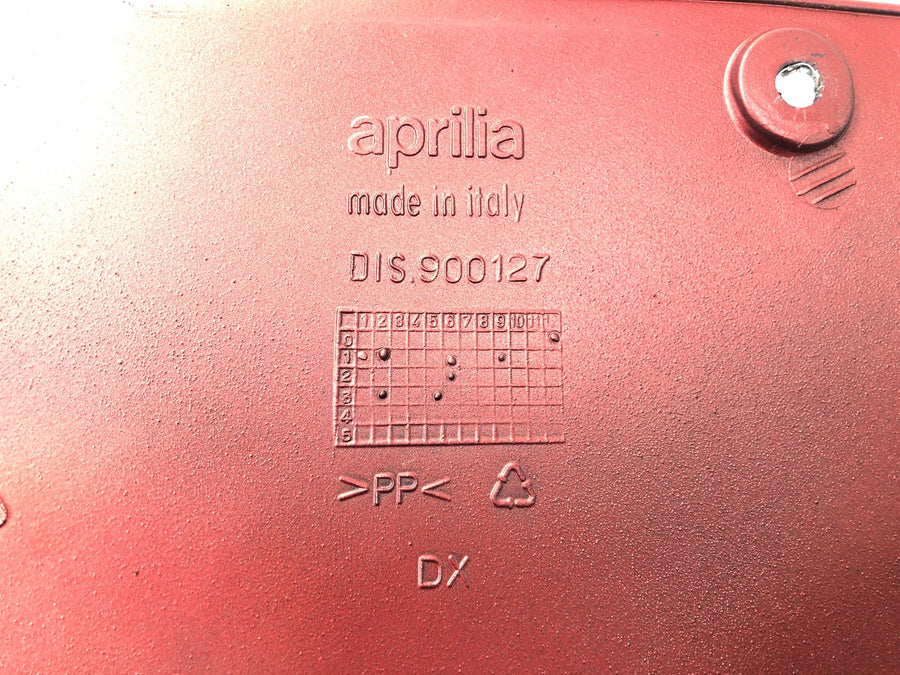 Aprilia RST 1000 Futura [2002] - revestimento lateral de revestimento na capa da peça do lado direito