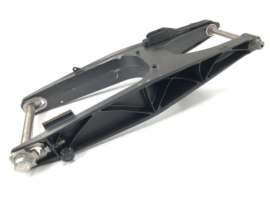 KTM 690 SM Prestige [2007] - Suestando o elemento de balanço do braço de balanço da roda traseira