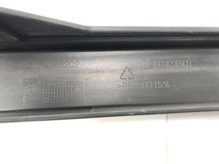 Triumph Daytona 955i T595N [2003] - Proteção da corrente Tampa de proteção contra roda traseira