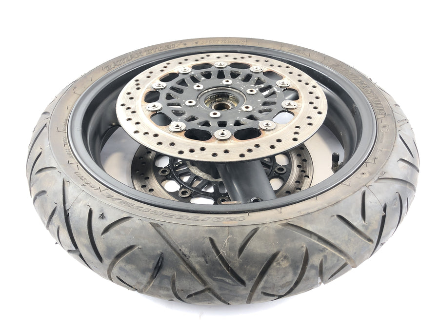 Triumph Speed ​​Triple 955i [1999] - borda da roda dianteira na frente 120/70 ZR17