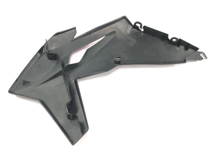 SWM RS 125 R B2 [2020] - Tampa lateral do tanque painel lateral direito