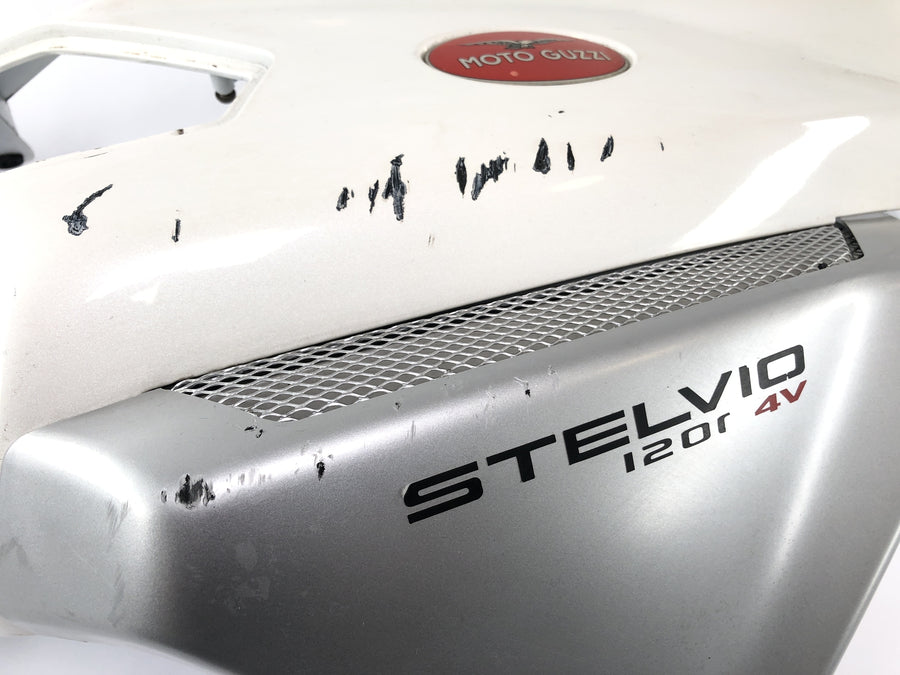 Moto Guzzi Stelvio 1200 4V [2009] - Parte lateral coberta na parte do deslocamento direito