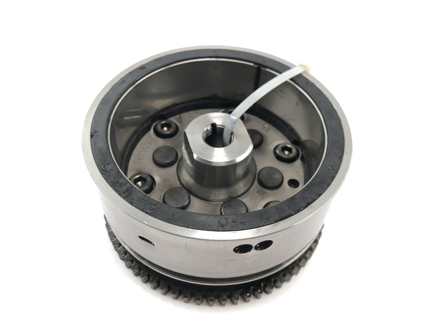 Yamaha XV 1600 Wild Star VP08 [2002] - Roda polar do rotor do alternador com roda livre de partida