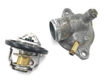 Suzuki GSX R 1000 WVBZ K3 [2003] - Inserção do termostato com carcaça
