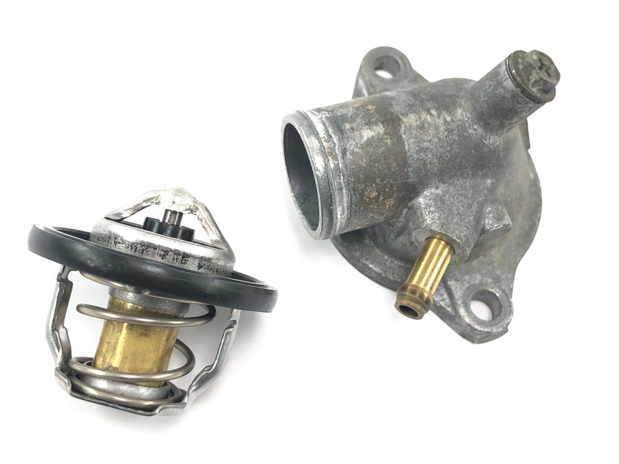 Suzuki GSX R 1000 WVBZ K3 [2003] - Inserção do termostato com carcaça