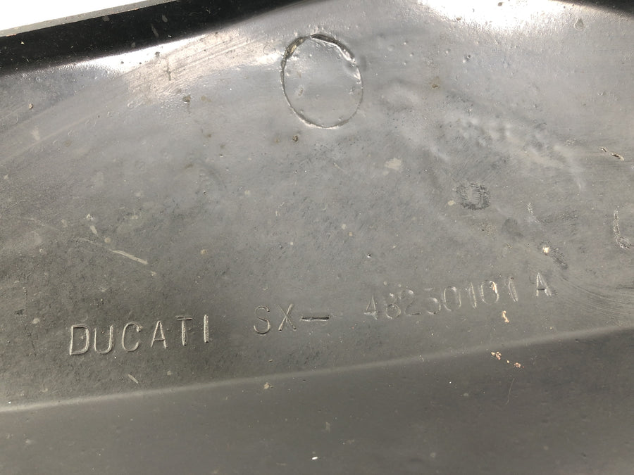 Ducati 900 SS [1991] - revestimento traseiro esquerdo do revestimento