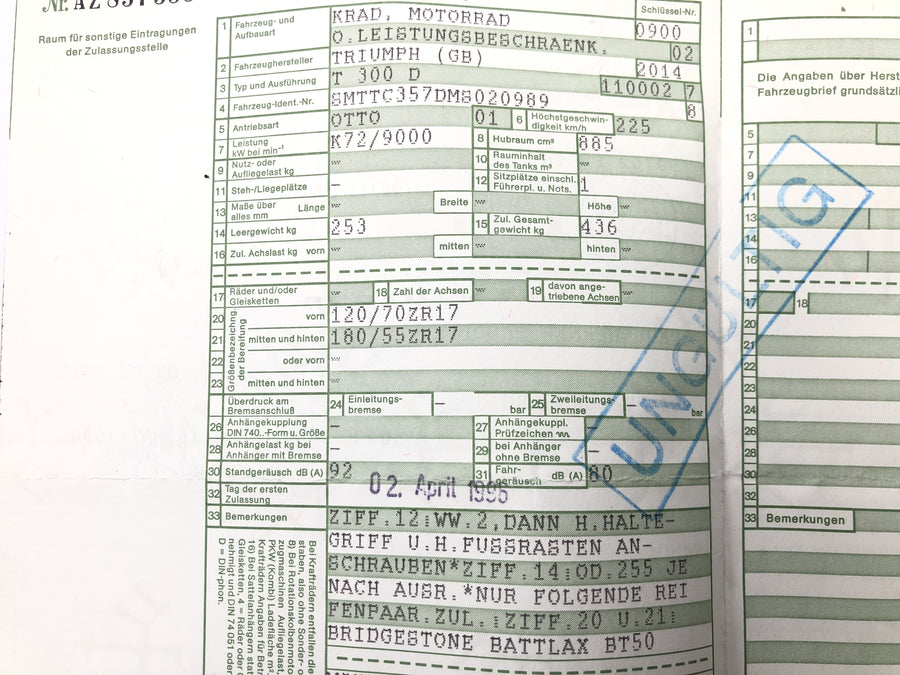 Triumph Daytona 900 T300D [1996] - Estrutura principal com documento de matrícula do veículo