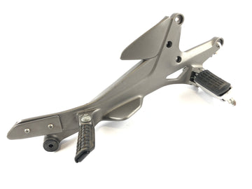 Honda CBF 1000 A SC58 [2006] - Placa de apoio para os pés direita