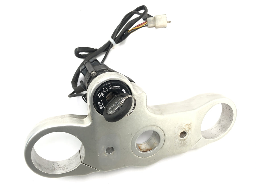 Moto Guzzi Stelvio 1200 4V [2009] - Ferralheiro com trava de tanque da unidade de controle do velocímetro e ponte de garfo acima