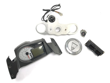 Moto Guzzi Stelvio 1200 4V [2009] - Ferralheiro com trava de tanque da unidade de controle do velocímetro e ponte de garfo acima
