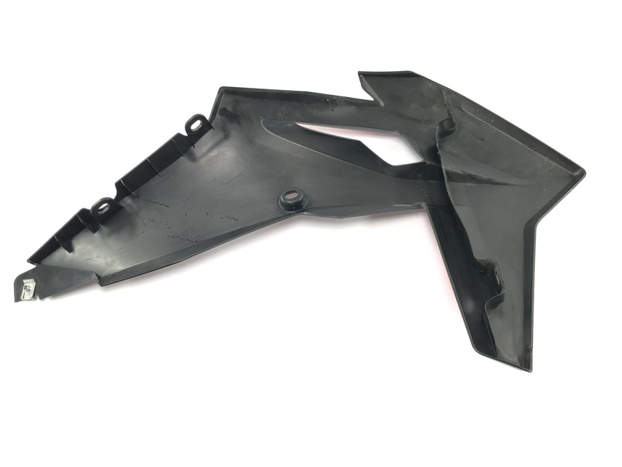 SWM RS 125 R B2 [2020] - Parte lateral esquerda da carenagem da carenagem do tanque