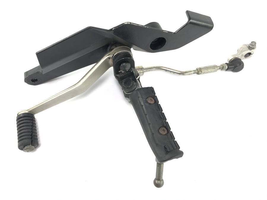 Triumph Daytona 900 T300 [1993] - ARSENTO DE PEDE APOSTO NA ESQUERDA COM ALUMA DE ALVANÇA DE CAPA DE CAPA RUMANDA PEDADO DE ALVANÇA