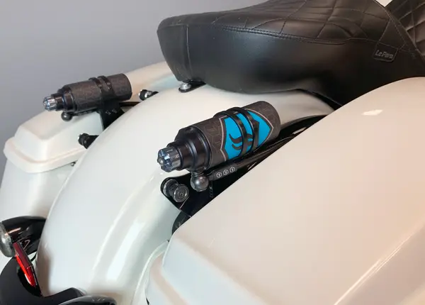 Harley-Davidson FLHRXS 1868 Road King Special 114 [2025] - REVO ARC Remote Reservoir Außenbefestigung – Bild 8