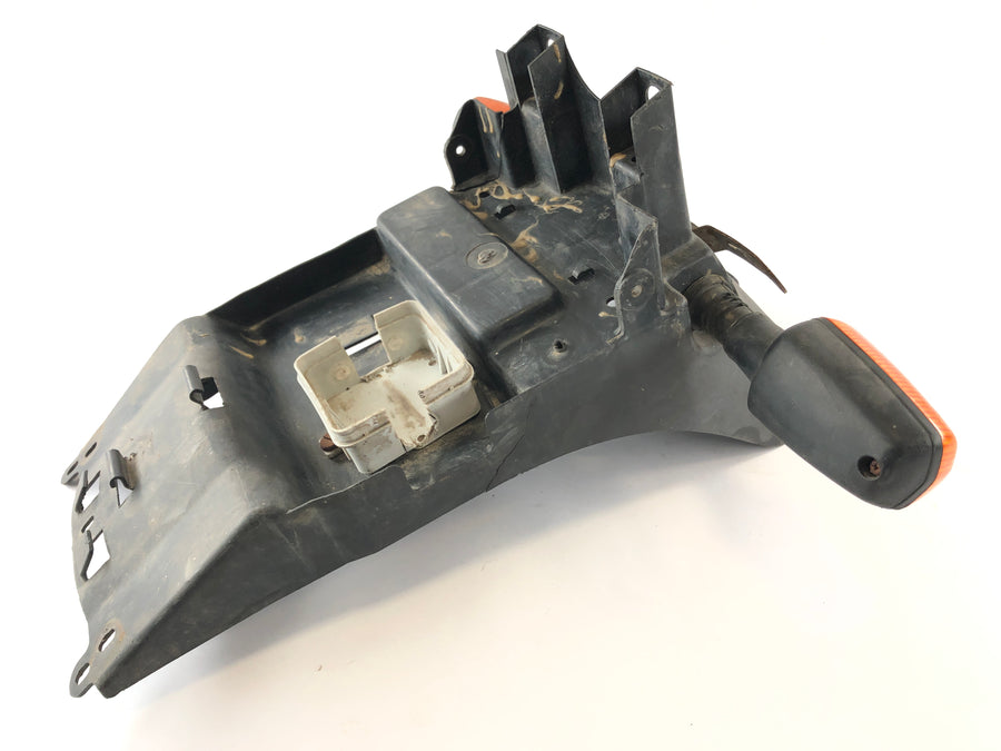 Yamaha TZR 125 4FL [1997] - Proteção de respingos do suporte da placa com indicadores