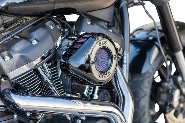 Harley-Davidson FLSB 1750 Softail Sport Glide 107 [2022, 2024] - Air Stinger Stealth Luftfiltersatz – Oberfläche: Schwarz – Bild 9