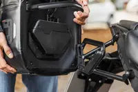 Yamaha XSR 700 [SW-MOTECH] – Bolsa lateral V-LOC WP (11 litros)
