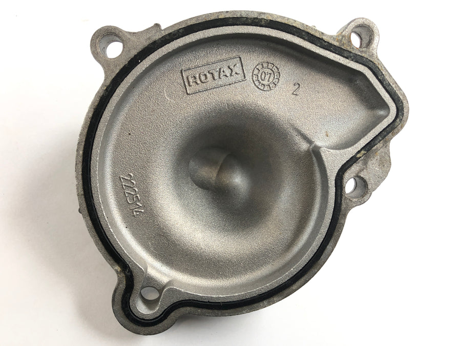 Pode no Spyder SM5 [2009] - tampa da bomba de água da tampa do motor