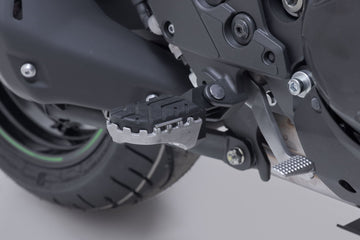 Kawasaki Versys 1100 [2025-2026] - Kit de apoio para os pés ION prateado – foto 2