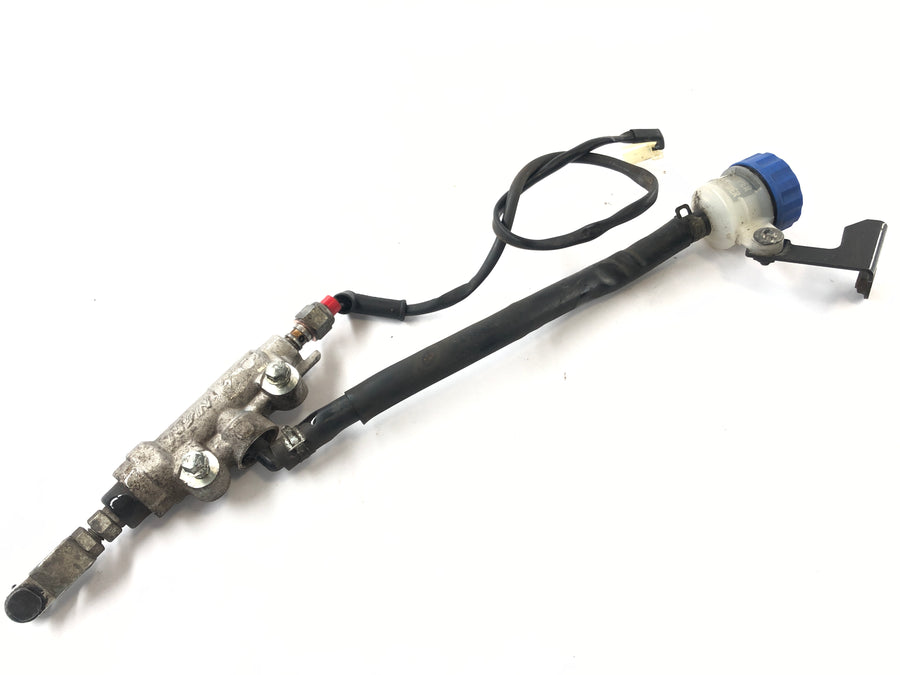 Yamaha WR 125 R DE07 [2016] - Bomba de freio na bomba de freio do pé traseiro