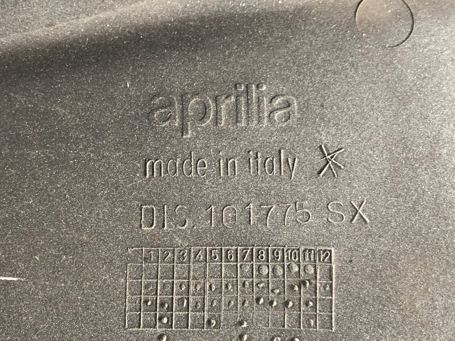 Aprilia Mille RSV 1000 Me [1999] - Disfarçar o revestimento traseiro à esquerda