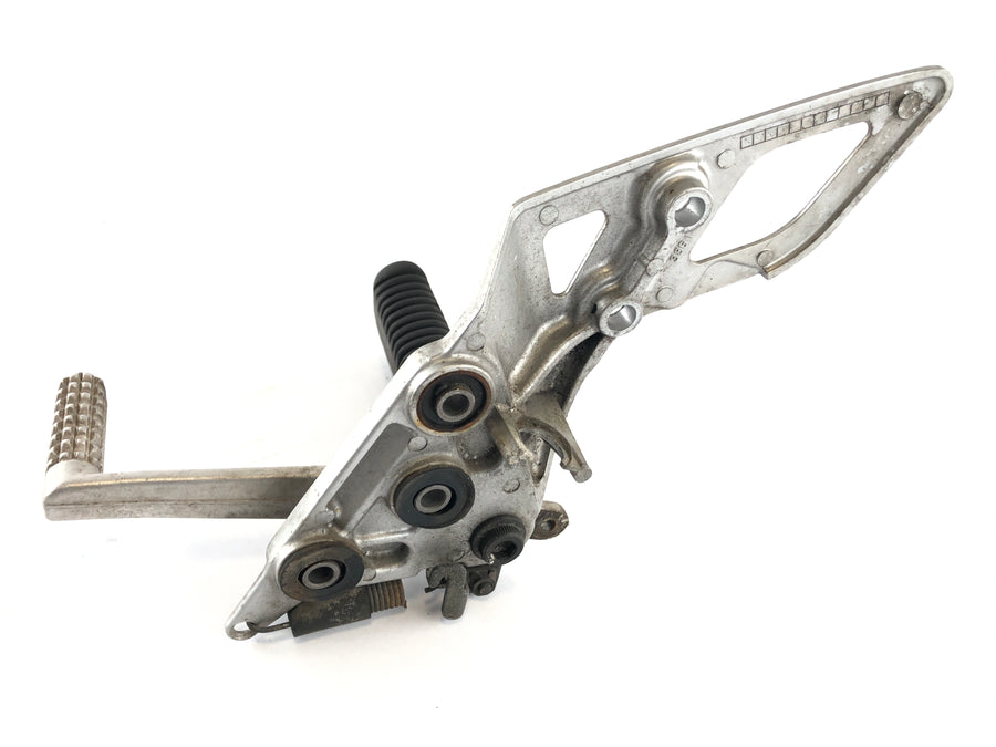 Suzuki Bandit GSF 650 S WVB5 [2005] - Coloque para os pés do motorista com suporte e pedal do freio à direita