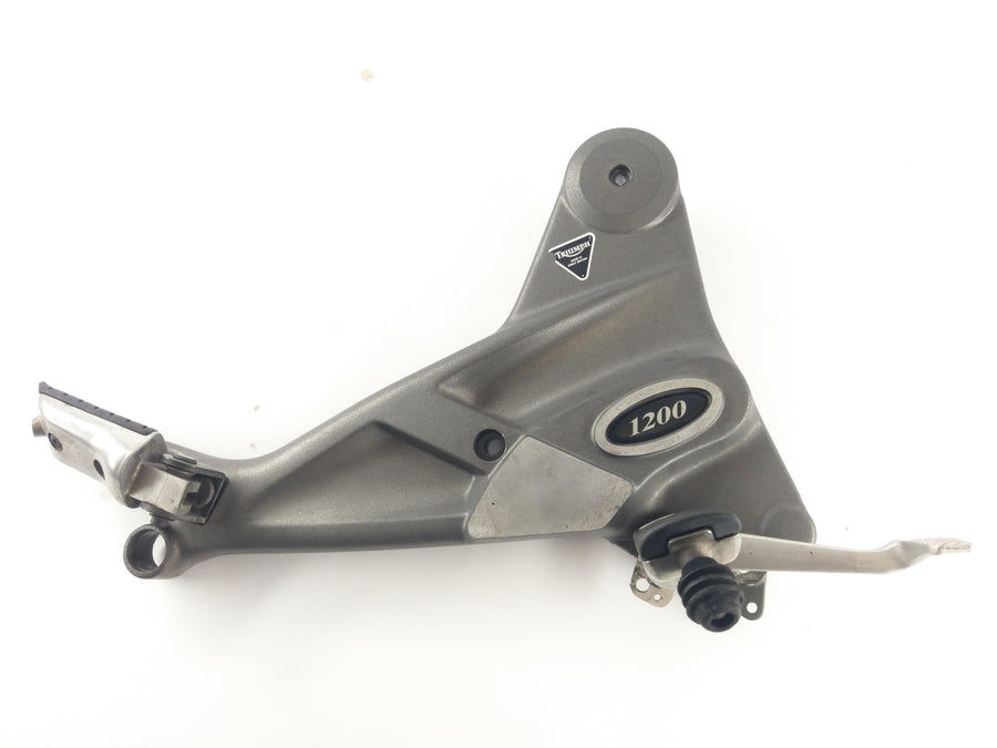 Triumph Trophy 1200 T300E [1996] - Placa de apoio para os pés à direita com pedal do freio