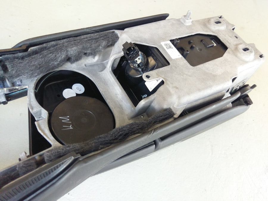 Porsche Panamera Turbo [2010] - Console central no apoio de braço de couro preto da frente