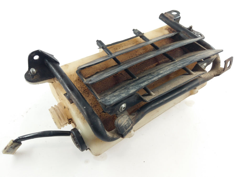 Yamaha DT 125 DE03 [2003] - Tanque de água de resfriamento com grades de resfriamento