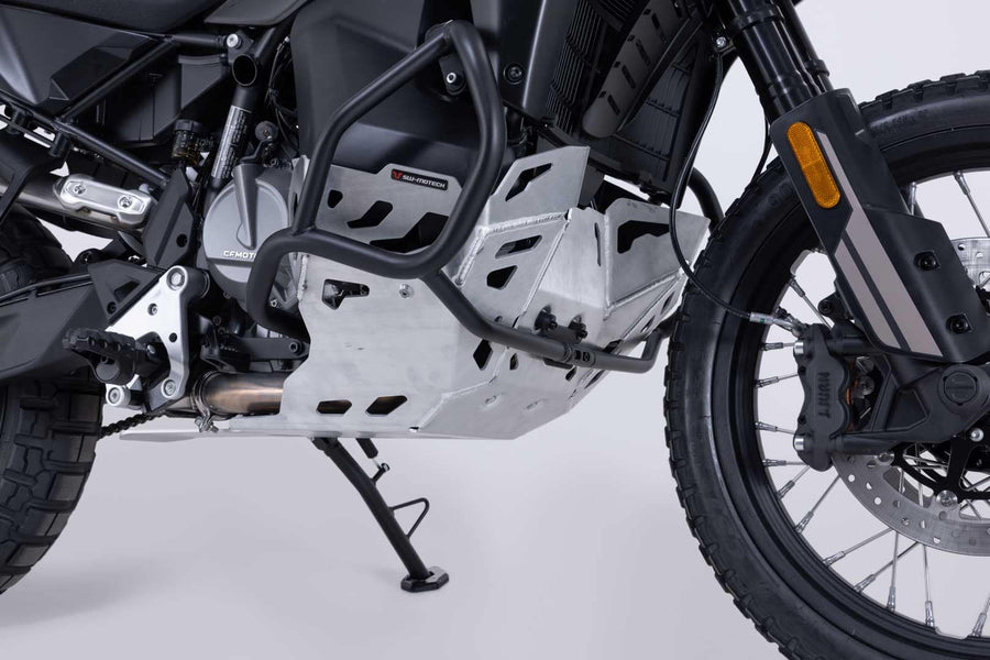 CFMOTO 800 MT-X [2025-2026] - barra de proteção do motor prateada – foto 2