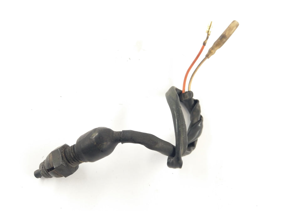 Suzuki Intruder vs 700 VP51a [1986] - Interruptor da luz de freio na parte traseira