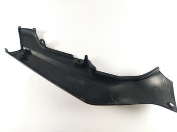 Suzuki GSX -R 750W GR7BA - Parte lateral de revestimento na parte traseira à esquerda com crack - 0