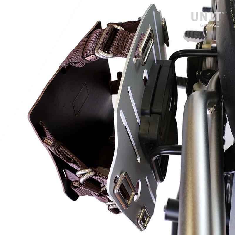 BMW R 12 nineT [2024-2026] - Aluminium-Taschenhalter mit verstellbarer Lederfront und Schnellkupplung + rechter Rahmen