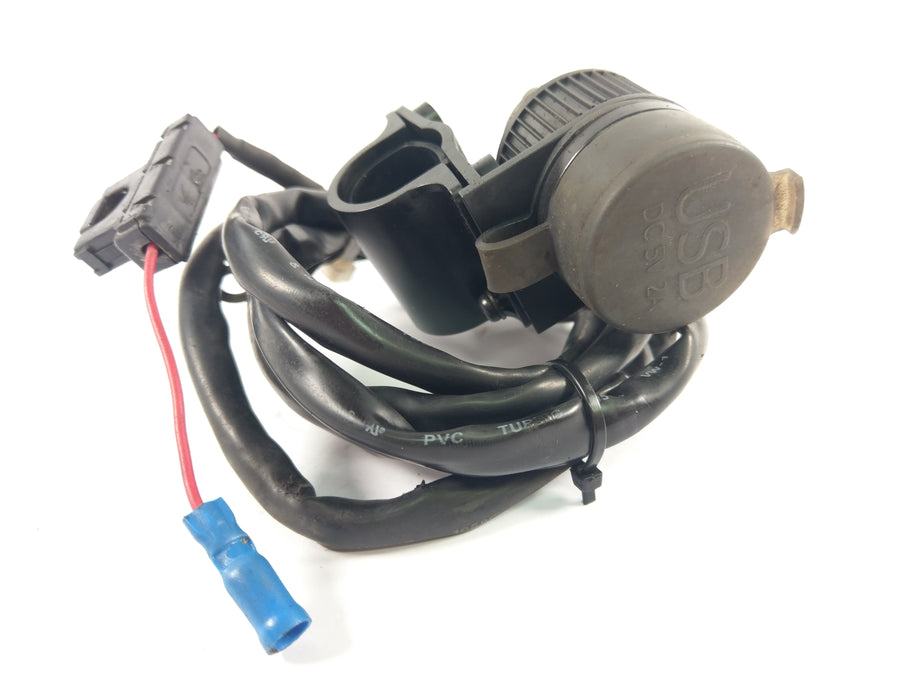 KTM 640 Adventure LC4 [2003] - soquete USB
