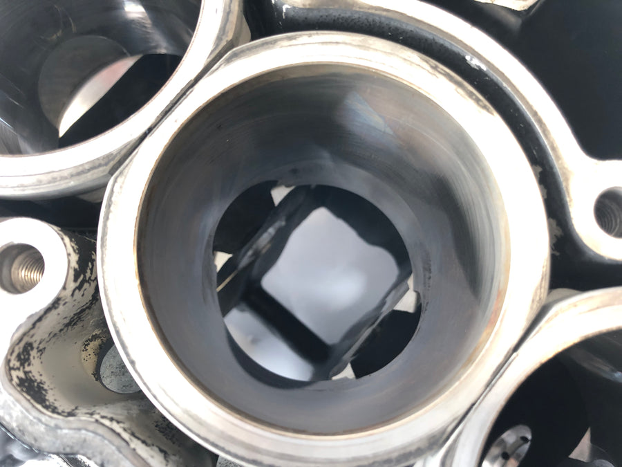 Triumph Street Triple R 675 D67LD [2008] - Habitação de motor com pistões