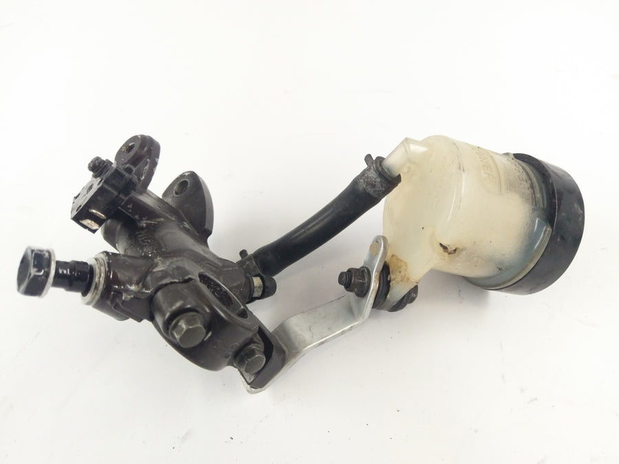 Honda CBR 1000 RR SC57 [2004] - Vista lateral da bomba de embreagem